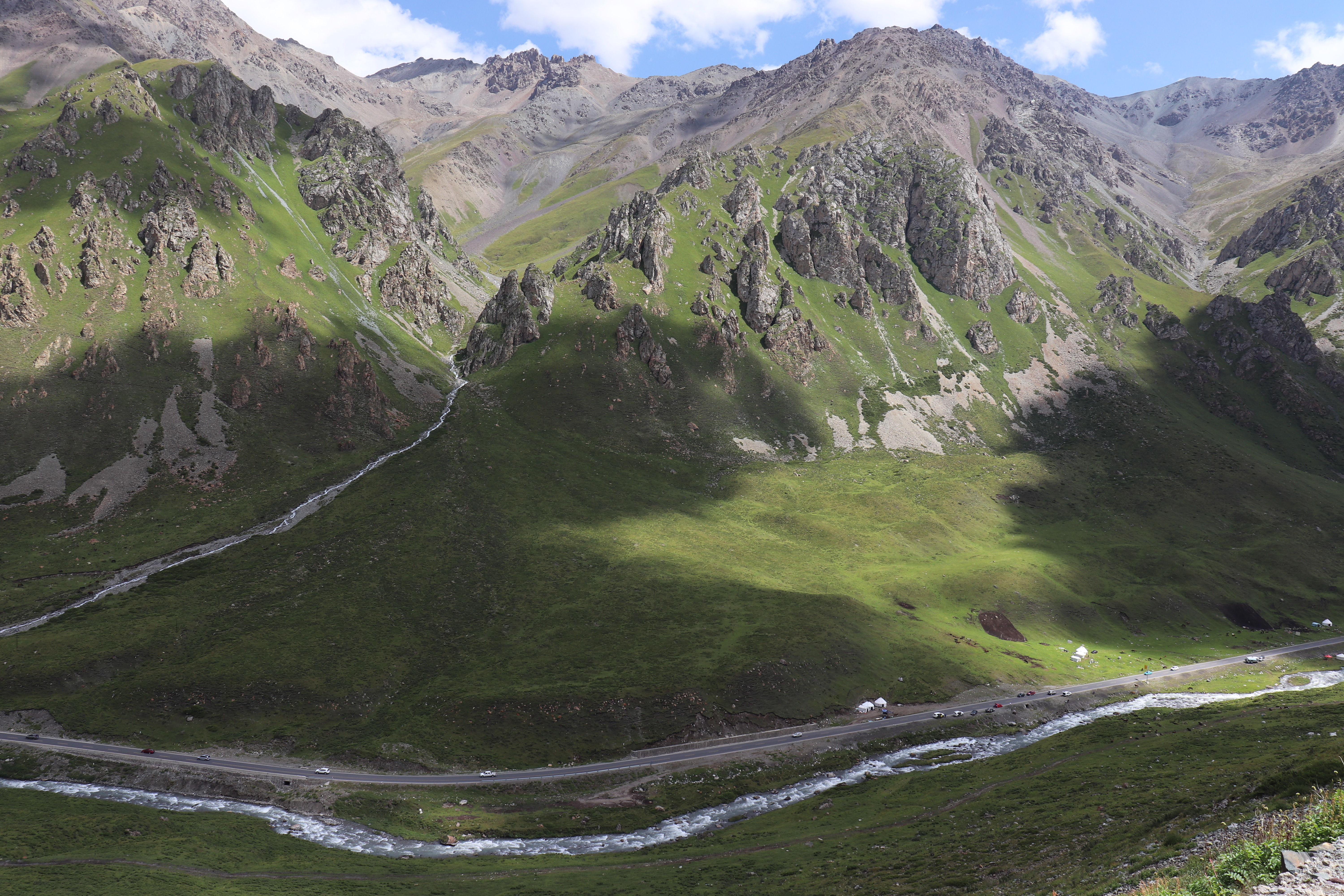 自驾独库公路，饱览天山风情