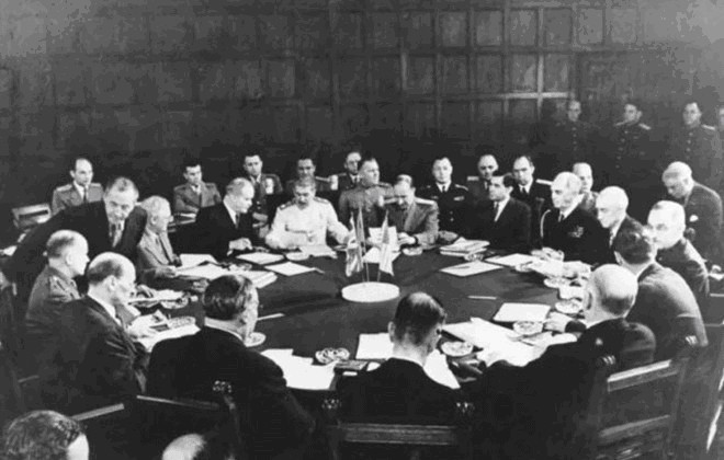 有人|《凡尔赛条约》是个怎样的条约?为啥有人说它帮助希特勒上了台?