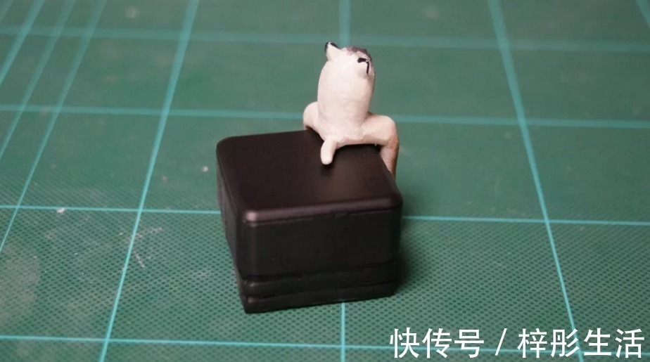 我是谁|他用手工雕塑高度还原魔性动物表情包,这画风也太搞笑了吧!