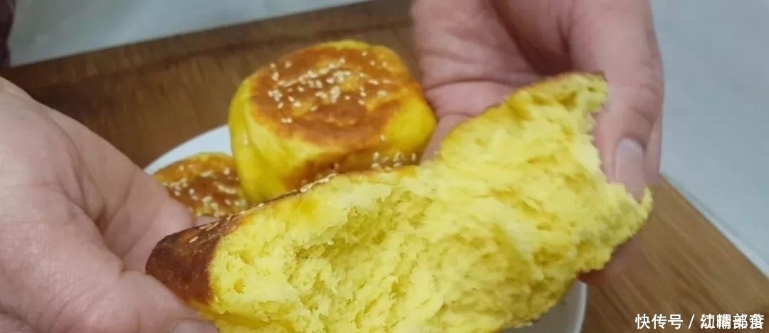 南瓜又出新吃法,不用油炸,比面包馒头做法简单,比南瓜饼还好吃