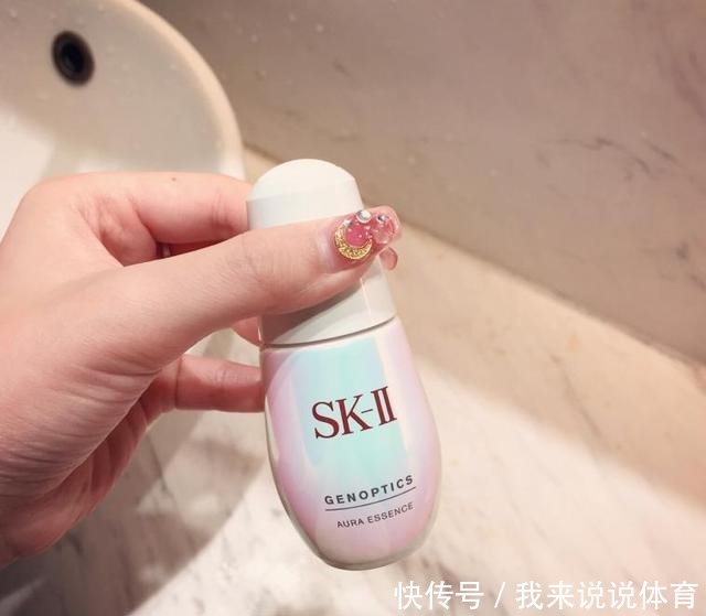 灯泡|建议“黑黄皮女生”选精华，别错过这3款，1个冬天白1个度