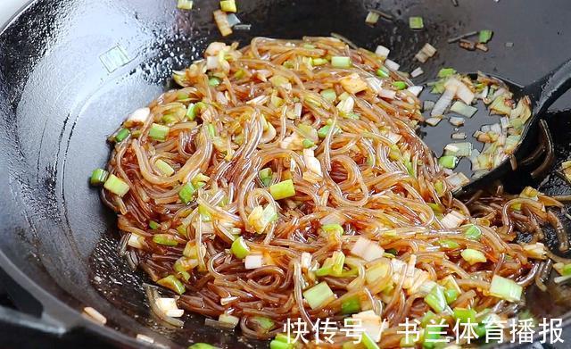 江一舟|蒸包子，记住不要直接上锅蒸，大厨教你一招，包子蓬松暄软不塌陷