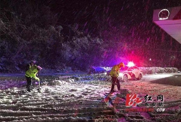 东安交警浴|东安交警浴“雪”保畅安