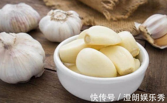 丙烯酰胺|炒菜时先放大蒜,会产生致癌物吗?其实以下两种食物是致癌户