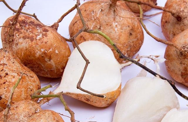 凉薯|女性到了中年,学会吃4种食物,美容护肤,延缓衰老,肌肤更细腻