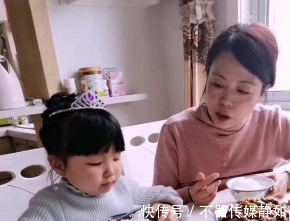 奇奇悦悦|田静一家太团结,舅舅帮忙带娃,小姨刚出月子就来带货