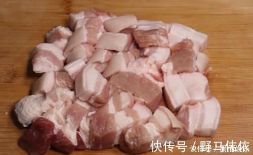 色香味|五花肉这样做真过瘾，不加水不加油，简单2步，上桌连汤汁都不剩
