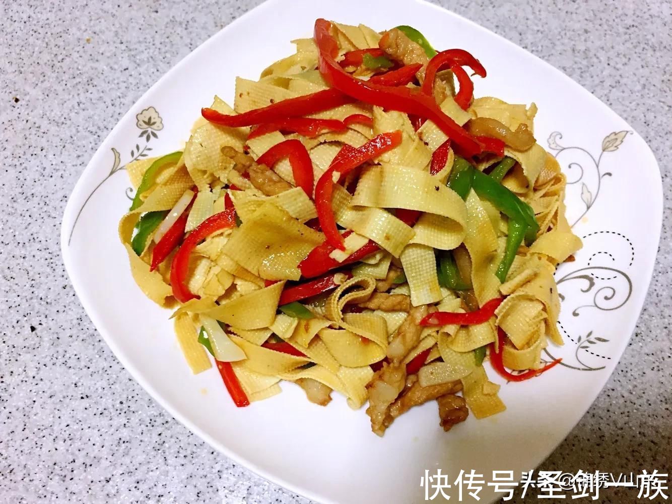 简单易做，却超级美味的家常菜，鲜香扑鼻，让人胃口大开，真下饭