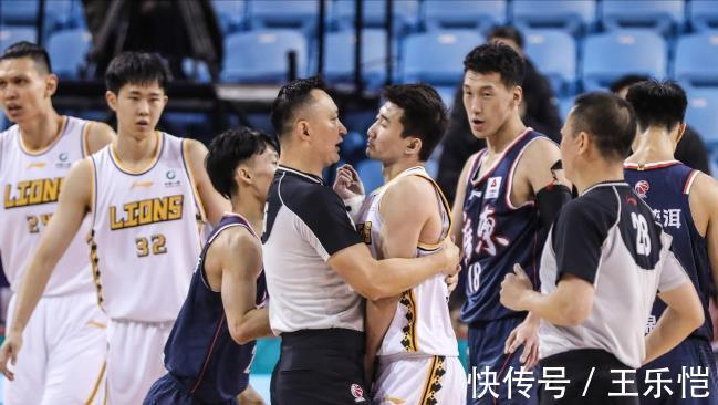 广东男篮|心疼杜锋!广东男篮随队记者发文怒斥,球迷要求CBA重罚曾繁日