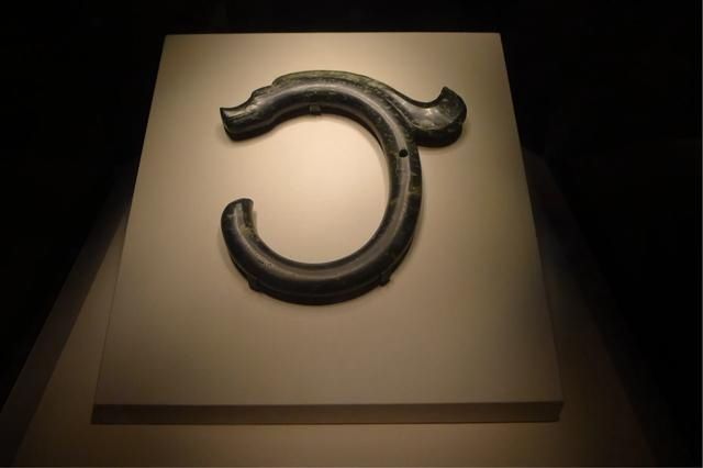 线索|古玉表面的土蚀斑,是鉴定真伪的重要线索,仔细甄别,提升眼力