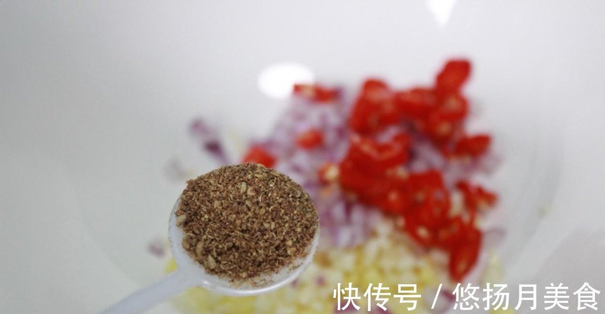 鲜美|花甲营养丰富,味道鲜美,酸辣味好吃到舔手指!