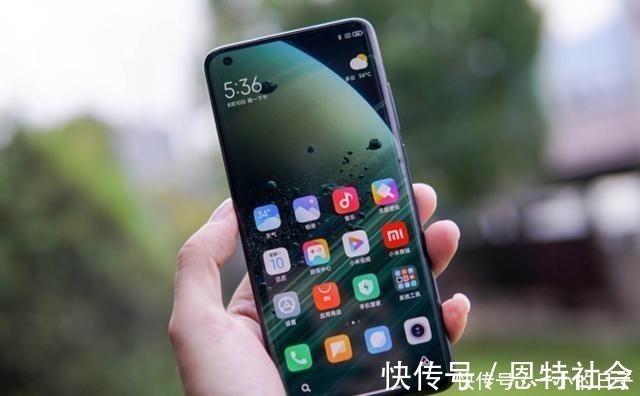 note|华为坚持做“药丸”屏，难道是不懂美学背后原因在这里！