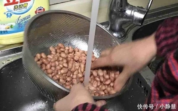 炸花生米，直接下锅炸就错了，少了这一步，花生米不酥脆，还返潮