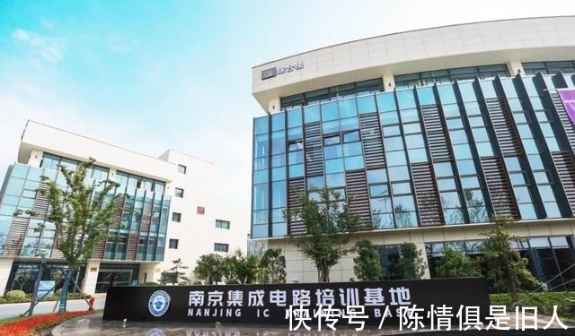 华为副总裁来新区,看了些什么?