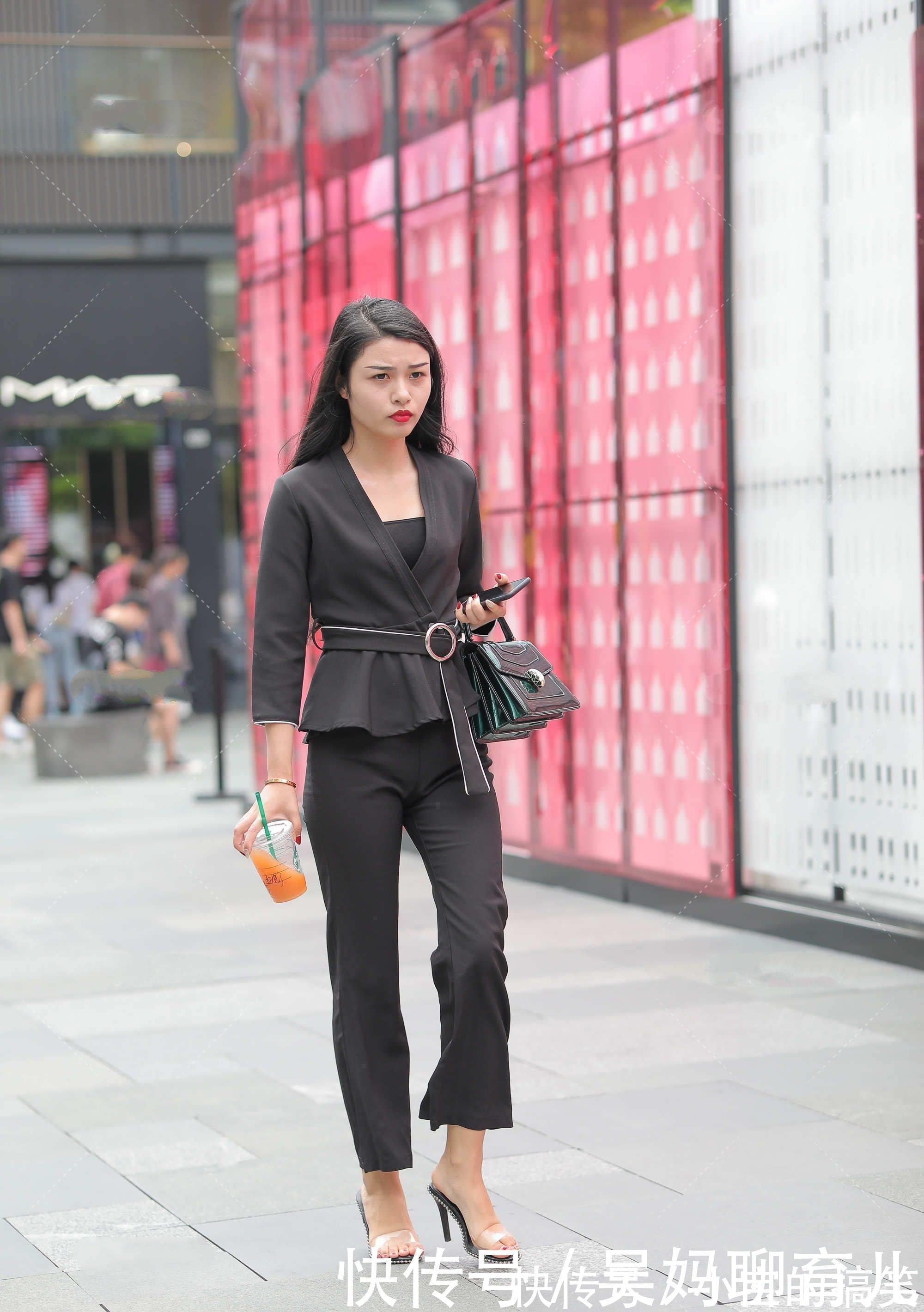 职场 职场里常用的西装怎样穿才百搭又好看?可以尝试下全黑色的搭配