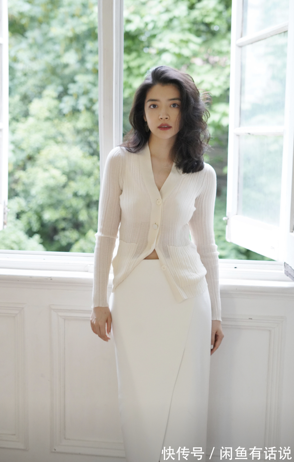 女人|女人40岁以后少穿卫衣,初秋学三木穿针织衫,时髦优雅还显气质