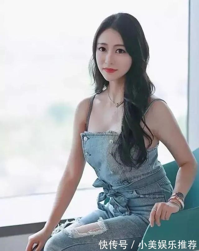 牛仔服 一款破洞牛仔连体裤,竟让她穿出了如此的美感!