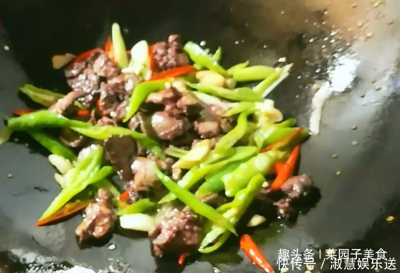 下饭|炒鸡肝不用腌制,这样炒出来的鸡肝好吃下酒下饭,口感细嫩无腥味