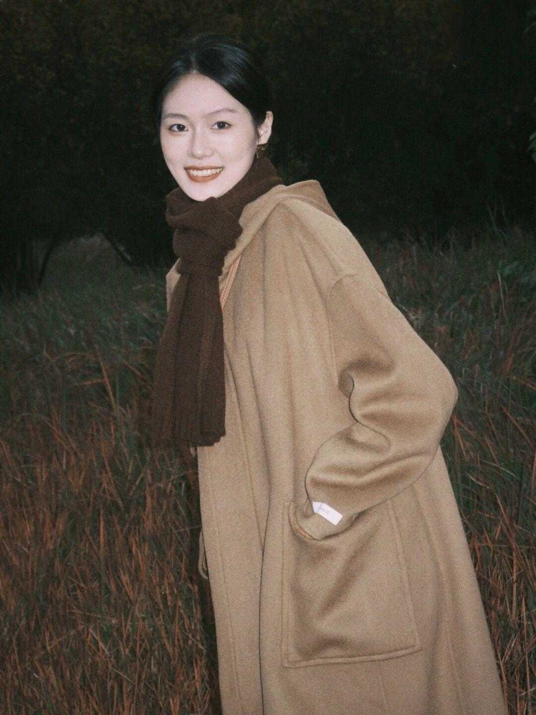 针织长裙|这个冬季的大衣这样搭,日常清新才是最佳