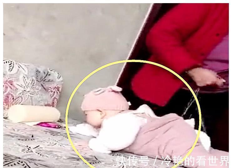 体重|奶奶给孙子称体重,宝宝以为自己会飞,展开胳膊扑棱,太逗了