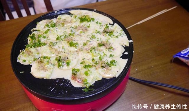 想吃章鱼烧不用出去买,教你在家做,口感丰富又弹牙,比买的还香