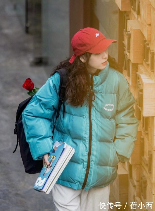 牛仔裤|“羽绒服+牛仔裤”=秋冬洋气搭配,兼具时髦和保暖,太高级了!