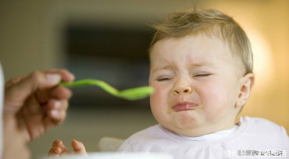 汤泡饭汤泡饭|这种饭别再喂给宝宝吃了，对宝宝肠胃伤害很大，很多老人都喜欢喂