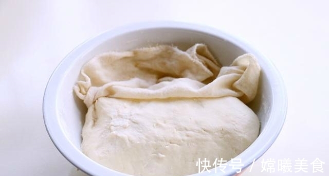 猪肉白菜馅儿饼上桌就被抢光，因为她是这么给猪肉去腥的