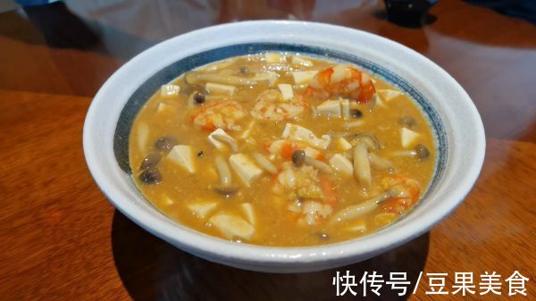 金汤虾仁豆腐羹，营养美味，补钙补锌还暖胃