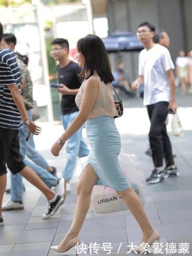 职业装|白色与海军蓝搭配的职业装,庄重大方,高级养眼