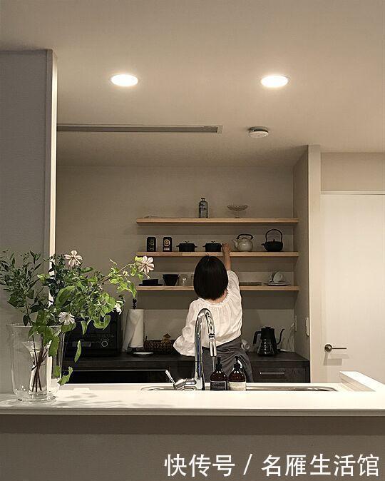 小家电|越来越多人厨房不装吊柜了，聪明人喜欢这样设计，好看又实用