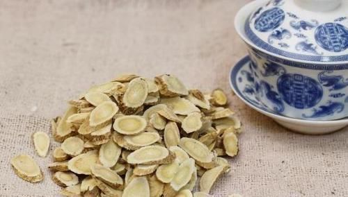 泡水|黄芪和“3物”搭配,经常泡水喝,可能补气活血,身体越养越好