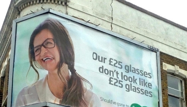 插座@31个“奇葩”的沙雕设计,设计师怕是脑袋进水了吧