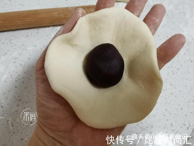 馒头|我家面粉从不蒸馒头，试试这做法，1次做8个，出锅瞬间扫光，赞