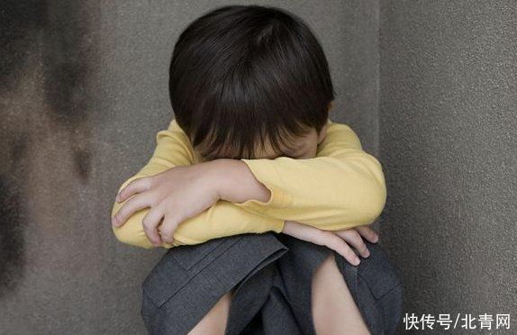 家长|孩子这四个表现，说明他在慢慢变自卑，家长要及时干预