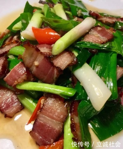 腊肉|炒腊肉时,别直接下锅炒!大厨教你这2招,腊肉咸香美味,好吃!