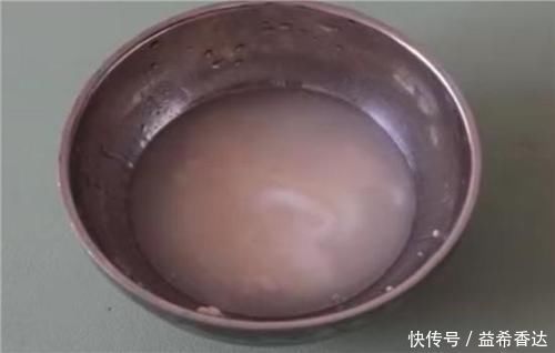 污垢|白墙脏了不要用水刷,用不值钱的东西擦一擦,轻松去除不伤墙