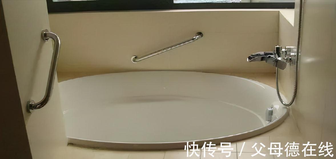 为了省钱，二货老婆非要自己砌个浴缸，看到效果笑岔气！