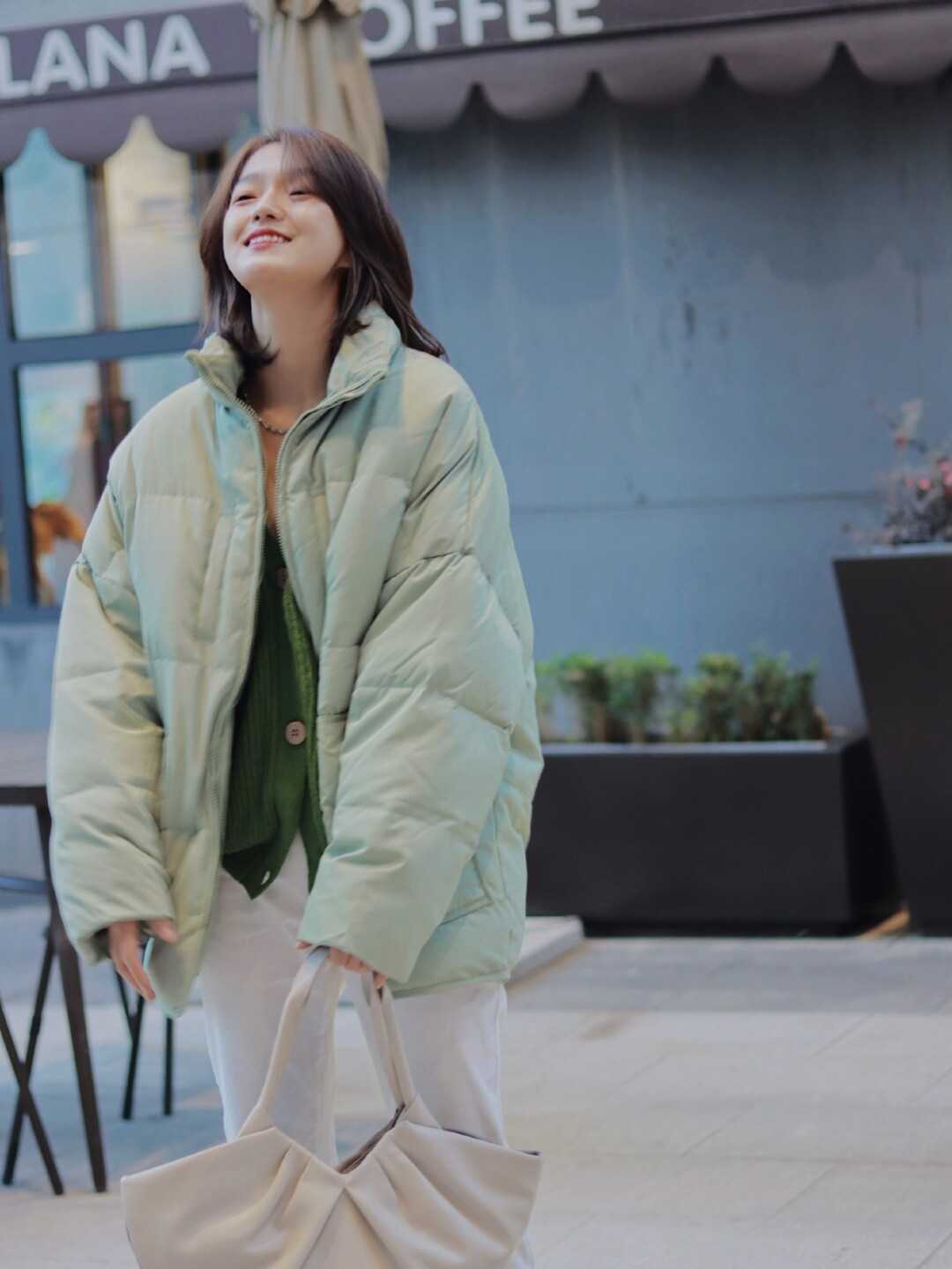 衣身 彩色羽绒服怎样选才不浮夸,照搬照抄这几种颜色,上身效果超棒