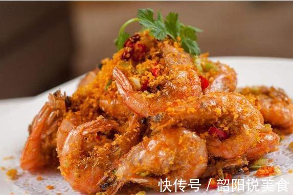做椒盐虾时，不着急下油锅，先撒入少许它，壳脆味正