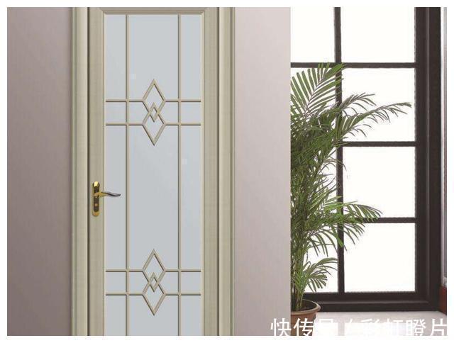 防水|卫生间不要安装木门,如今聪明人都用它来代替,防水防潮效果好