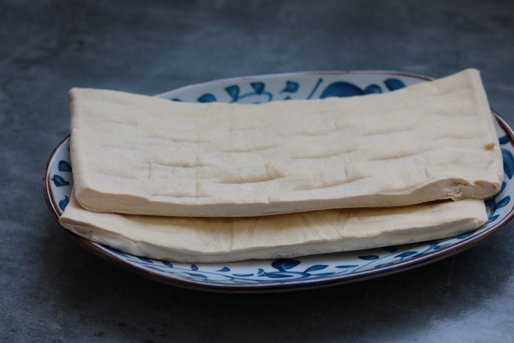 豆腐这样做家人都爱吃,鲜嫩可口,成本不到5块钱,经济又实惠