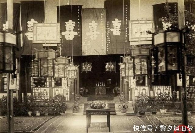 盔甲|晚清老照片女子穿全副盔甲 僧人地位如二品官员