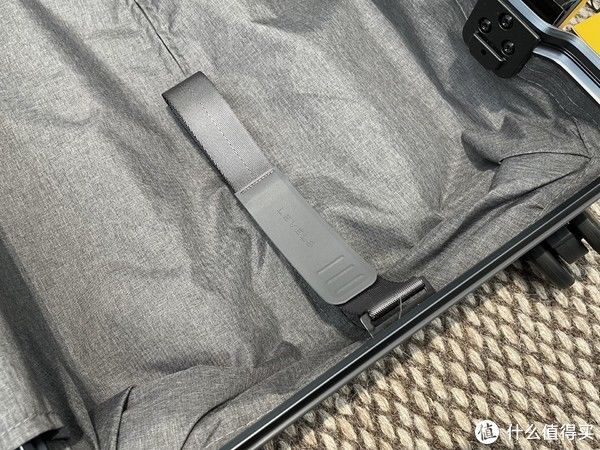 钢铁直男|最适合钢铁直男的行李箱?地平线8号Power系列20寸行李箱使用体验