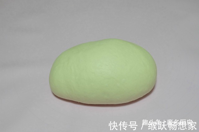 这个面包配方好，牛奶、黄油、鸡蛋全不放，一次发酵，香软又健康