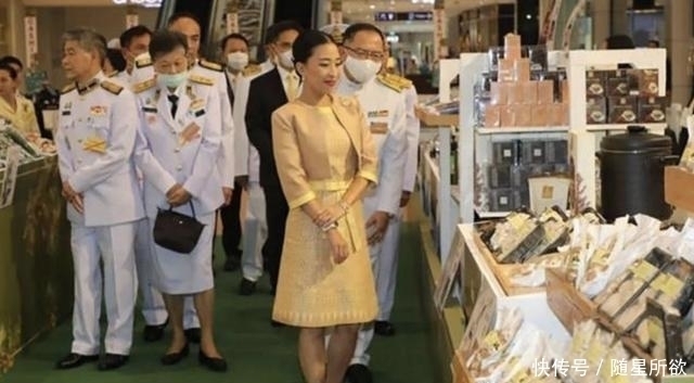 帕公主|帕公主穿金色礼服，派头直逼泰王玛哈，更像掌握实权的女王
