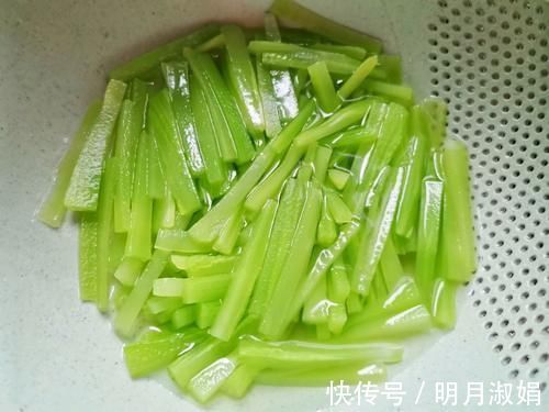 天然“护眼菜”找到了，隔三差五吃，视力好了，孩子双眼明亮了