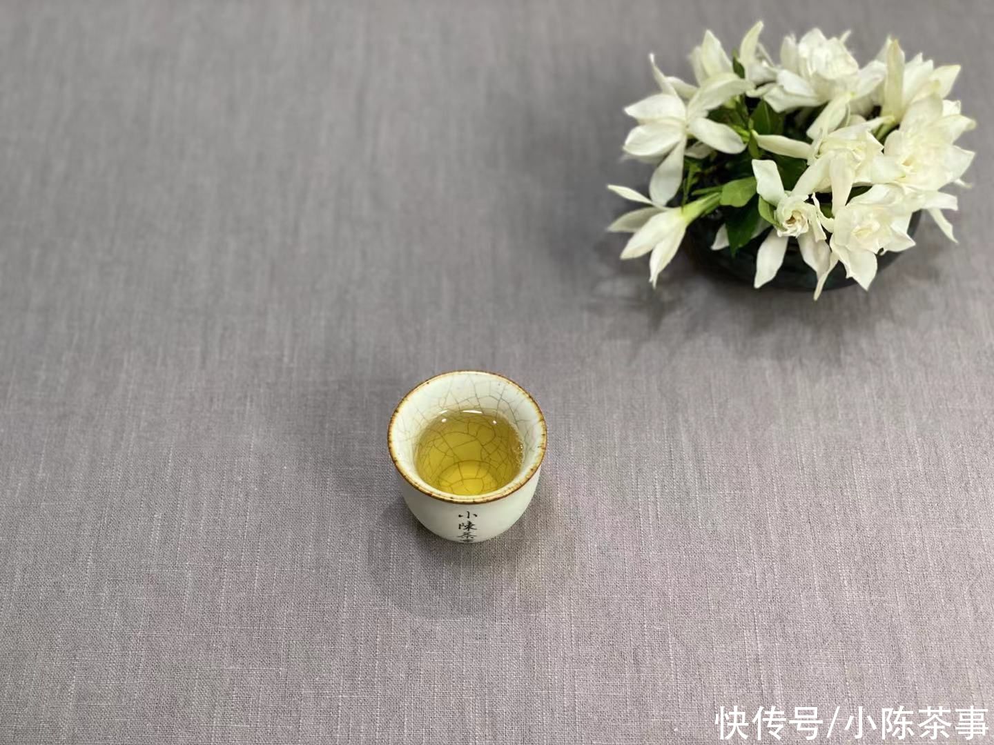 老白茶|绿茶香，红茶醇，岩茶岩骨花香，那白茶应该喝什么？