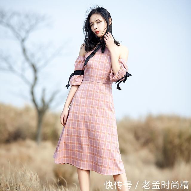 女神范 女神范的挂脖连衣裙,将性感优雅气质展露无遗