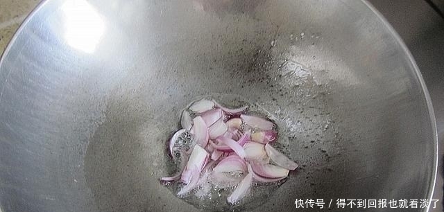 婆婆的晚餐,晒到朋友圈,几十年不变的样子,就是爱吃这样的菜